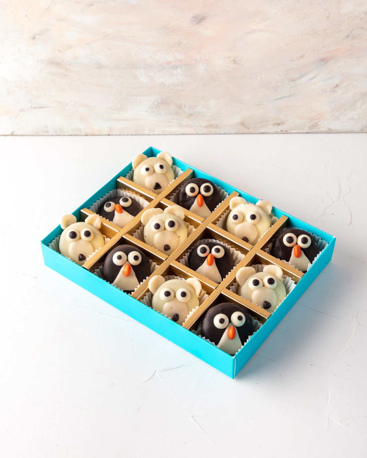 Penguin and Polar Bear Oreos by NJDChocolate & ConfectioneryYour Gift Contains: • 12 pieces chocolate covered Oreos designed as Panda and Polar Bear • Made using dark and White chocolate Box Size: LxBxH: 24x18x4cm HANDLING AND STORAGE Keep away from direc