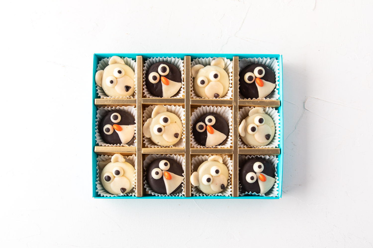 Penguin and Polar Bear Oreos by NJDChocolate & ConfectioneryYour Gift Contains: • 12 pieces chocolate covered Oreos designed as Panda and Polar Bear • Made using dark and White chocolate Box Size: LxBxH: 24x18x4cm HANDLING AND STORAGE Keep away from direc