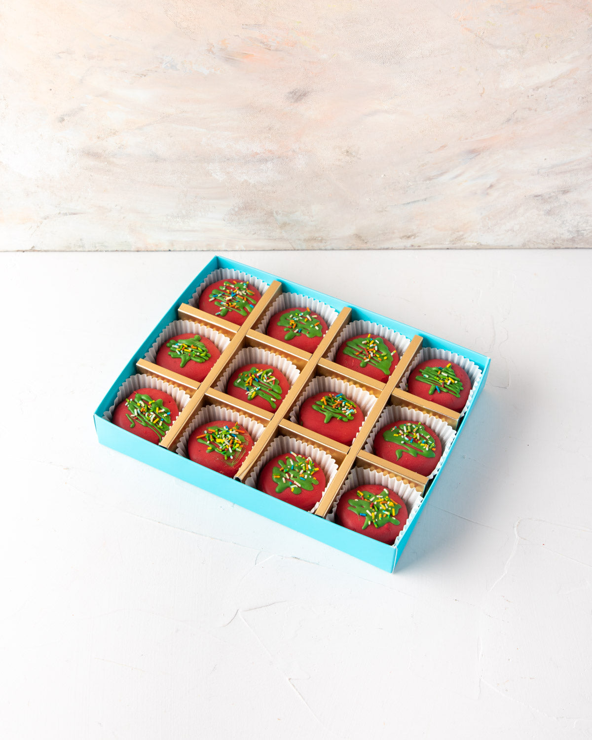 12pcs Christmas Theme Oreos by NJDChocolate & ConfectioneryYour Gift Contains: • 12PCS Red Chocolate covered Oreos with Christmas tree design and sprinkles Box Size: LxBxH: 24x18x4cm HANDLING AND STORAGE Keep away from direct heat and sunlight Best stored