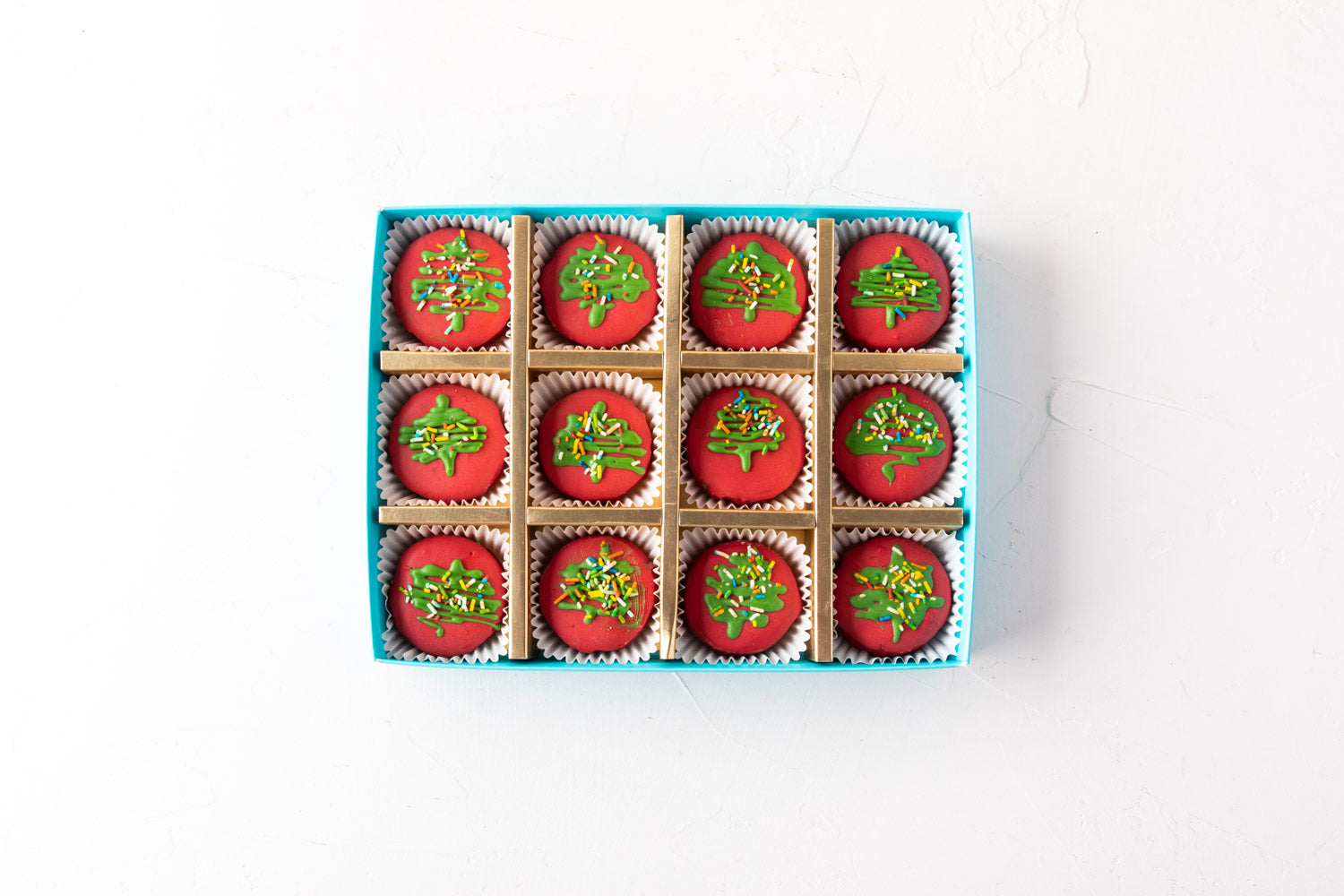 12pcs Christmas Theme Oreos by NJDChocolate & ConfectioneryYour Gift Contains: • 12PCS Red Chocolate covered Oreos with Christmas tree design and sprinkles Box Size: LxBxH: 24x18x4cm HANDLING AND STORAGE Keep away from direct heat and sunlight Best stored