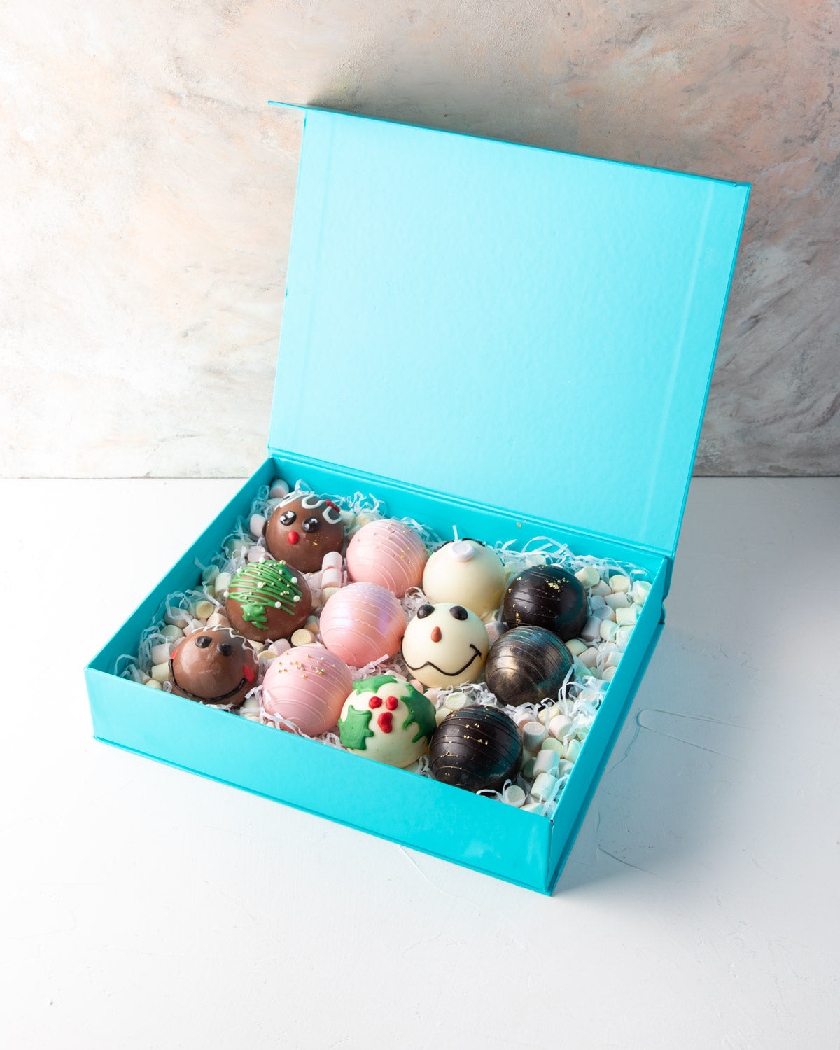 Christmas Hot Chocolate bombsChocolate & ConfectioneryYour Gift Contains: • 12 Hot Chocolate bombs filled with mini marshmallows and hot chocolate 3x Milk Chocolate Bomb 3x Pink Chocolate Bomb 3x White Chocolate Bomb 3x Dark Chocolate Bomb Place the hot c