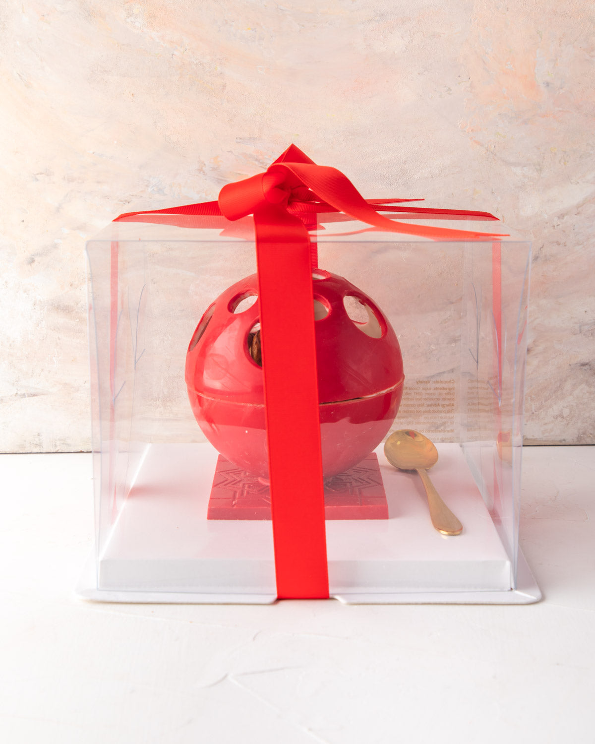 Season's Special Indulgence by NJDChocolate & ConfectioneryYour Gift Contains: • Edible chocolate bowl with Hazelnut praline • 12 fresh strawberries • Pretzels • 3 Rocher • 1 Spoon • Total weight: 750gms (20gms +/-) Box Size: LxBxH: 23x23x18cm HANDLING AN