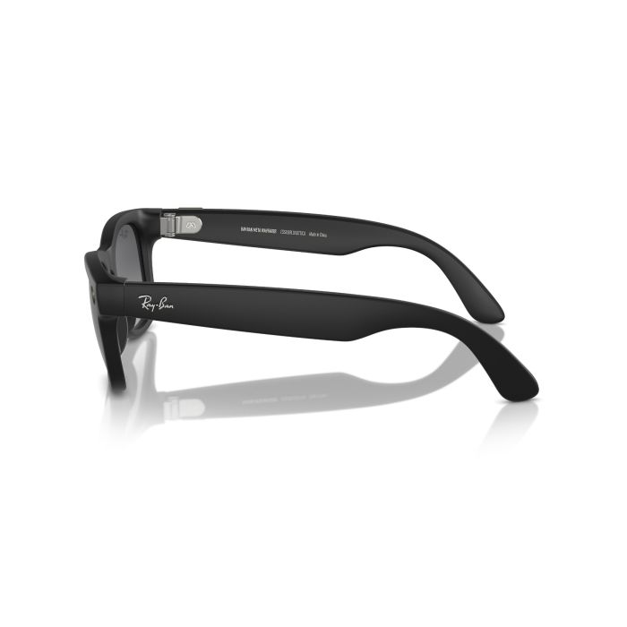 Ray-Ban Meta Wayfarer Black / Gradient Graphite RW4008WearablesIconic Meets Smart: The classic Ray-Ban Wayfarer gets a tech upgrade with Meta-powered smart features. Hands-Free Convenience: Capture photos, record videos, listen to music, and make calls—di