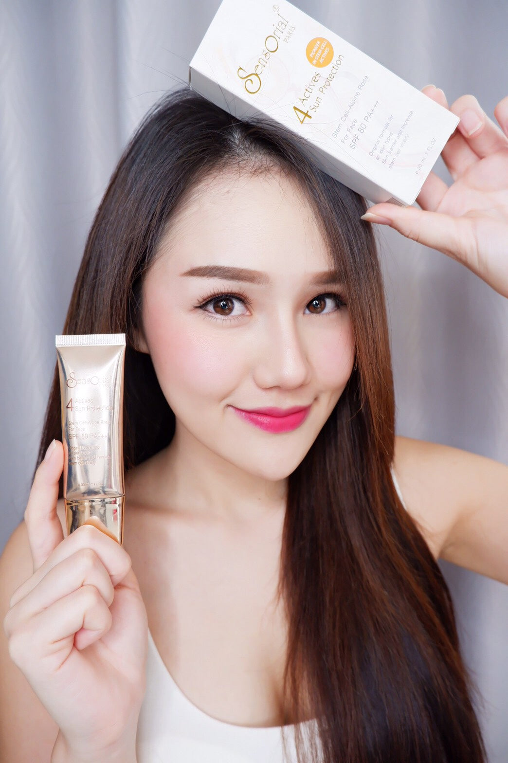 Sensorial Stem Cell Sun Protection SPF Booster 80Personal CareA mild and light sunscreen cream with a non-greasy and silk layer. Brightens your skin tone and shields with UVA, UVB and UVC protection. It can be used as concealer, make up base or cream foun