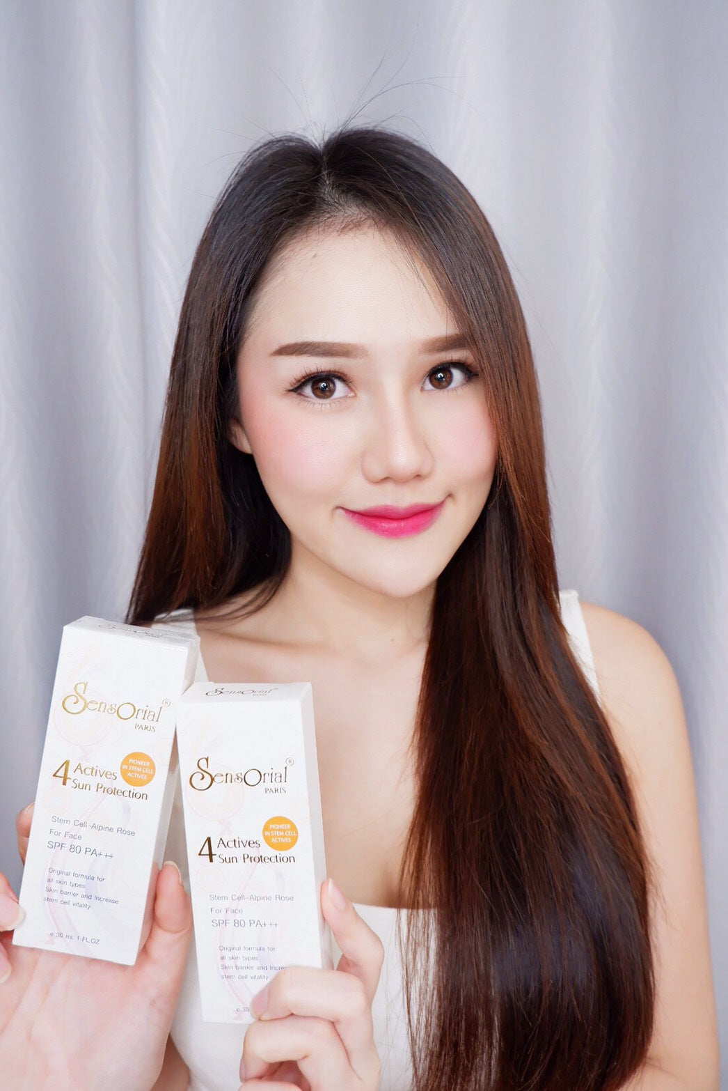 Sensorial Stem Cell Sun Protection SPF Booster 80Personal CareA mild and light sunscreen cream with a non-greasy and silk layer. Brightens your skin tone and shields with UVA, UVB and UVC protection. It can be used as concealer, make up base or cream foun