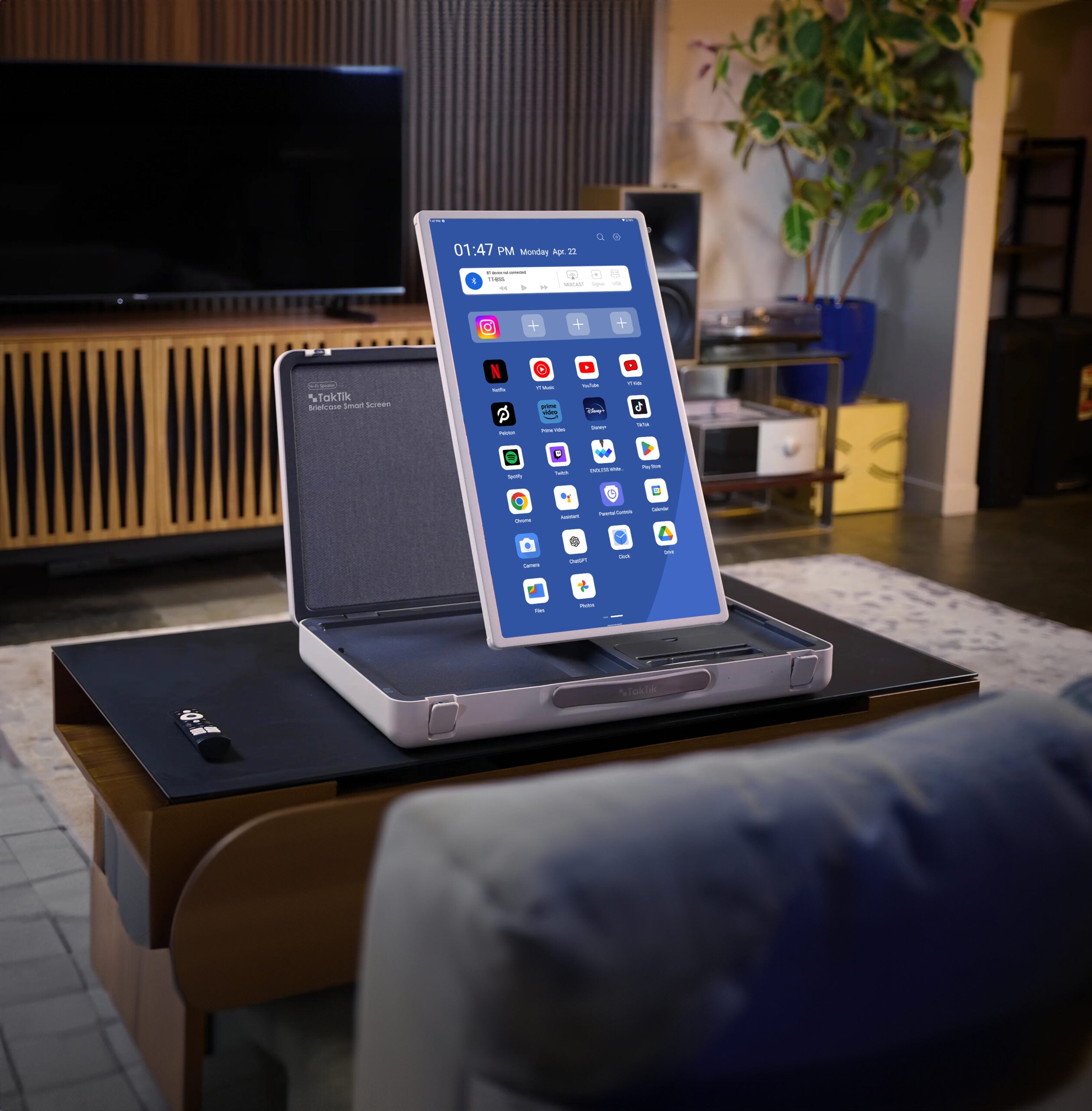Taktik Briefcase Smart Screen 27" 6800mAhTabletsIntroducing the Taktik Briefcase Smart Screen - the perfect combination of functionality and style. With a sleek design inspired by luggage, this portable 27-inch screen features a long-lasting 6800 mAh batt