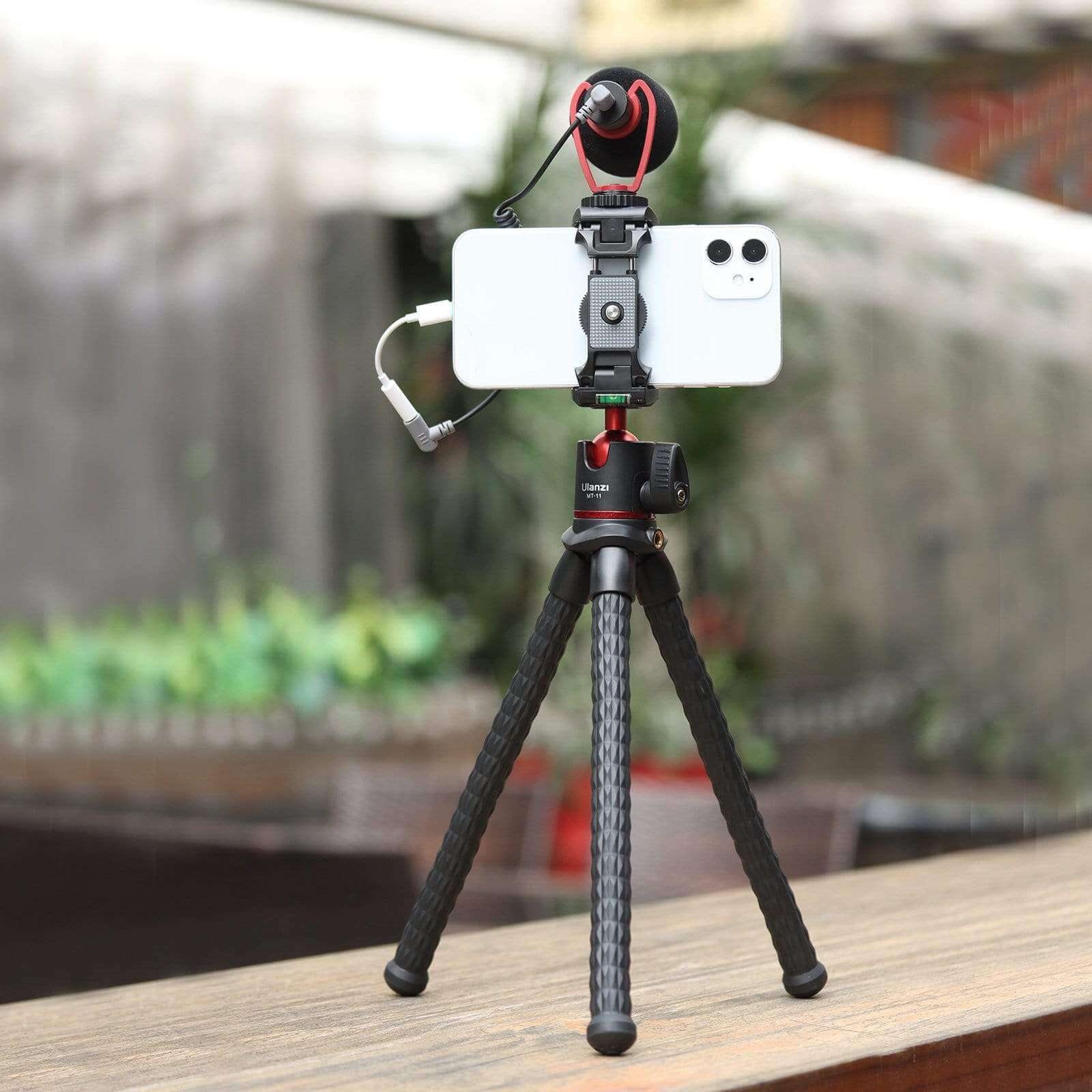 Ulanzi MT-11 Octopus Flexible Tripod – UAEPhotography AccessoriesThe Ulanzi MT-11 Octopus Flexible Tripod is essential for content creators, vloggers, and mobile photographers throughout the UAE. Its highly flexible legs allow it to securely grip poles, t