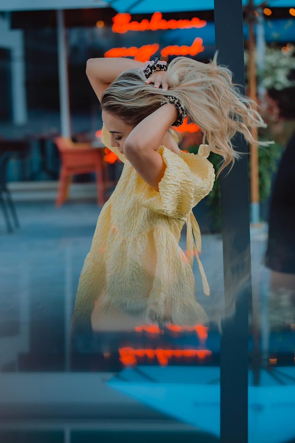 Invisibobble SPRUNCHIE PurrfectionHair CareHidden underneath the luxurious fabric, the invisibobble® SPRUNCHIE contains a classic ORIGINAL, therefore providing benefits that come with its super talent. Due to its spiral shape, the hair tie holds all stran