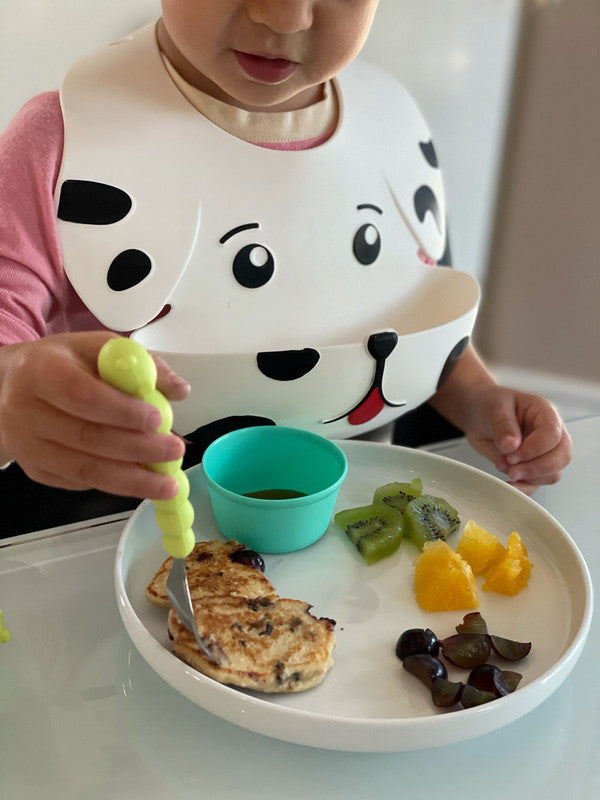Melii Silicone Bib - Dog DalmationNursing & FeedingWith our Silicone Dog Bib your little one can eat (and stay clean!) in adorable style! Our playful, cute puppy bib is waterproof and makes feeding and mealtime fun! Made of soft high-quality 100% food gra