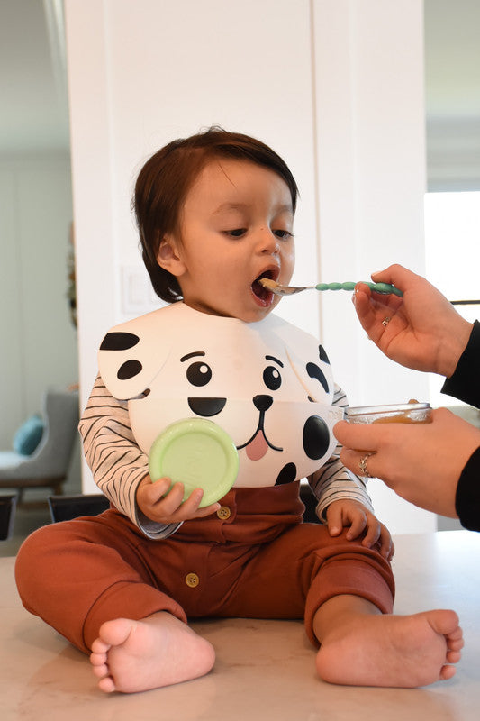 Melii Silicone Bib - Dog DalmationNursing & FeedingWith our Silicone Dog Bib your little one can eat (and stay clean!) in adorable style! Our playful, cute puppy bib is waterproof and makes feeding and mealtime fun! Made of soft high-quality 100% food gra