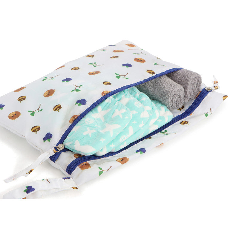 Melii Wet Bag - White & Navy BearDiaperingThese 100% waterproof wet bags are great for storing wet clothes – if you’re in the throes of potty training you’ll understand the need for a bag that keeps the wet stuff in! Also great for storing wet swimsuits,
