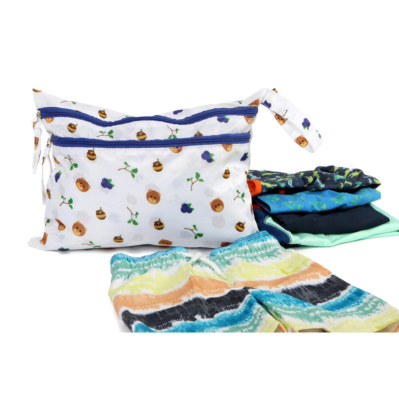 Melii Wet Bag - White & Navy BearDiaperingThese 100% waterproof wet bags are great for storing wet clothes – if you’re in the throes of potty training you’ll understand the need for a bag that keeps the wet stuff in! Also great for storing wet swimsuits,
