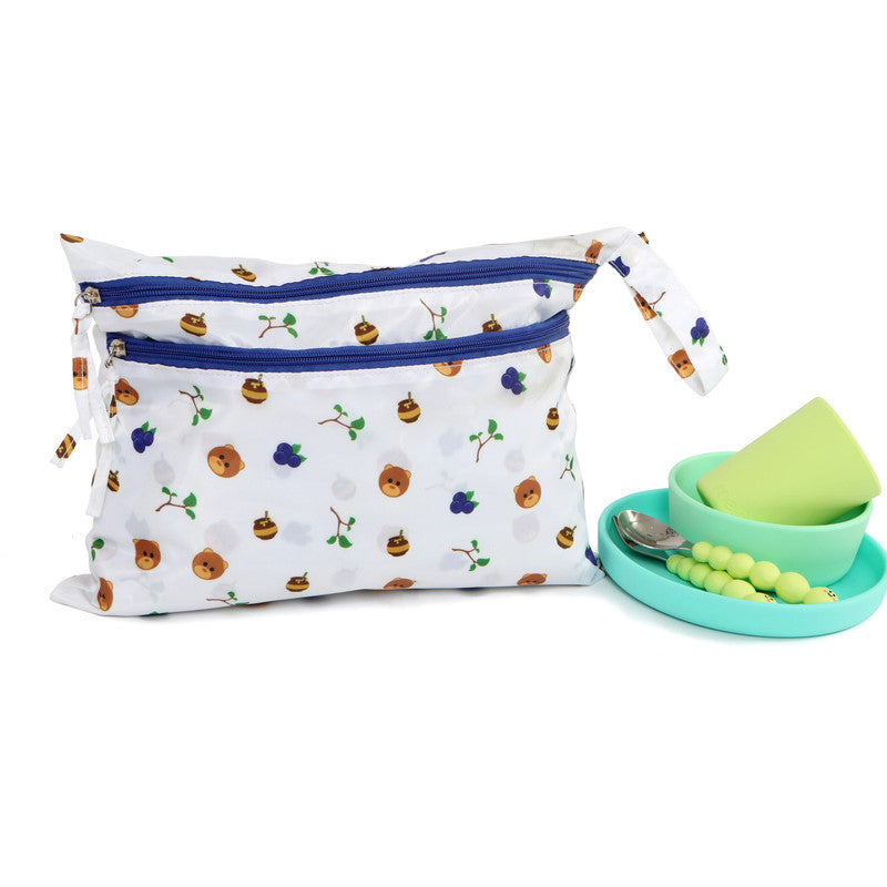 Melii Wet Bag - White & Navy BearDiaperingThese 100% waterproof wet bags are great for storing wet clothes – if you’re in the throes of potty training you’ll understand the need for a bag that keeps the wet stuff in! Also great for storing wet swimsuits,