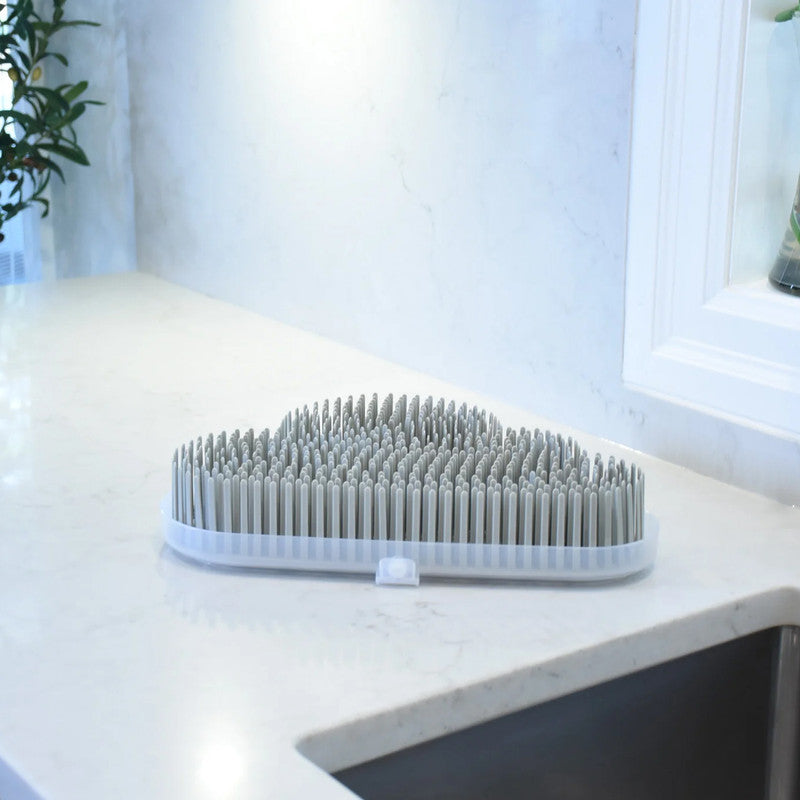 Melii Drying Rack - Grey CloudNursing & FeedingFrom baby bottles, nipples, pacifiers, and breast pump parts, to cutlery and sippy cups, our drying rack is perfect for drying all your baby, toddler and kid’s feeding necessities. Make cleaning up after feed