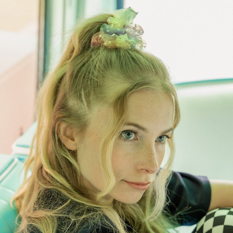 IB SPRUNCHIE Retro Dreamin MacaronHair CareGet your favorite invisibobble SPRUNCHIES in a three-piece value pack. Including exclusive items, this limited pack from the Retro Dreamin' Collection is for all the scrunchie-lovers out there. Having a spiral in