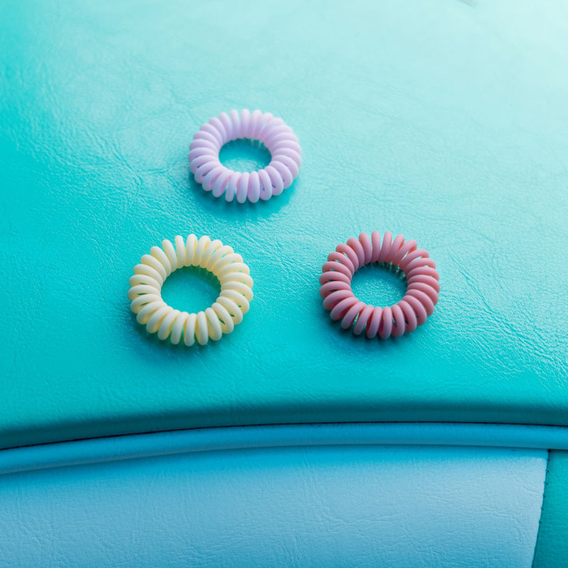 IB ORIGINAL Retro Dreamin 50 Shades of HueHair CareThe secret of the ORIGINAL invisibobble lies in its spiral shape. Because the invisibobble distributes pressure evenly around your ponytail, you get a strong and comfortable fit. The invisibobble ORIGINAL