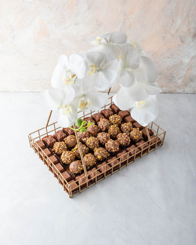 Truffles Overload by NJDChocolate & ConfectioneryYOUR GIFT CONTAINS Content: 30pcs of assorted chocolates 18pcs of assorted truffles Flavors: Assorted milk chocolates filled with Hazelnut, Nutella, Lotus, Peanut Butter, Pistachio, Caramel and Biscoff Roas