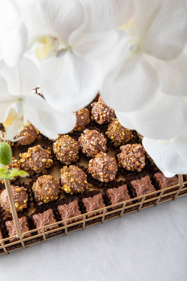 Truffles Overload by NJDChocolate & ConfectioneryYOUR GIFT CONTAINS Content: 30pcs of assorted chocolates 18pcs of assorted truffles Flavors: Assorted milk chocolates filled with Hazelnut, Nutella, Lotus, Peanut Butter, Pistachio, Caramel and Biscoff Roas