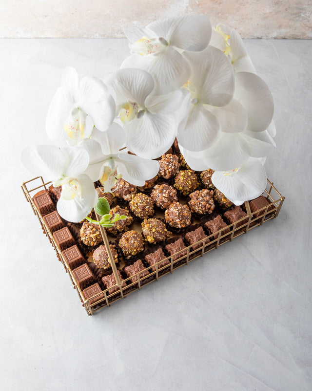 Truffles Overload by NJDChocolate & ConfectioneryYOUR GIFT CONTAINS Content: 30pcs of assorted chocolates 18pcs of assorted truffles Flavors: Assorted milk chocolates filled with Hazelnut, Nutella, Lotus, Peanut Butter, Pistachio, Caramel and Biscoff Roas