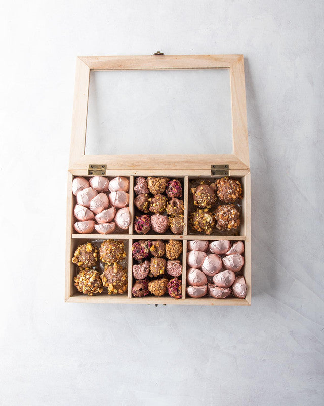 Timeless Diwali Gift by NJDNuts, Dates & Dried FruitsYOUR GIFT CONTAINS Content: Assorted Chocolates 25pcs Assorted Truffles 12pcs Assorted Dates 20pcs Flavors: Assorted Chocolates with Praline, Ganache, Roasted Nuts, Caramel Assorted truffles with Pralin