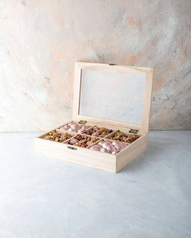 Timeless Diwali Gift by NJDNuts, Dates & Dried FruitsYOUR GIFT CONTAINS Content: Assorted Chocolates 25pcs Assorted Truffles 12pcs Assorted Dates 20pcs Flavors: Assorted Chocolates with Praline, Ganache, Roasted Nuts, Caramel Assorted truffles with Pralin