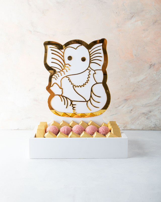 Diwali - Lord Ganesh gift trayChocolate & ConfectioneryYOUR GIFT CONTAINS Content: Truffles - 5 pcs Chocolate -32 pcs Flavors: Assorted Coconut and Rose truffles Chocolate (Milk) - with Nutella, Lotus, Peanut Butter, Pistachio, Caramel and Biscoff Box dim