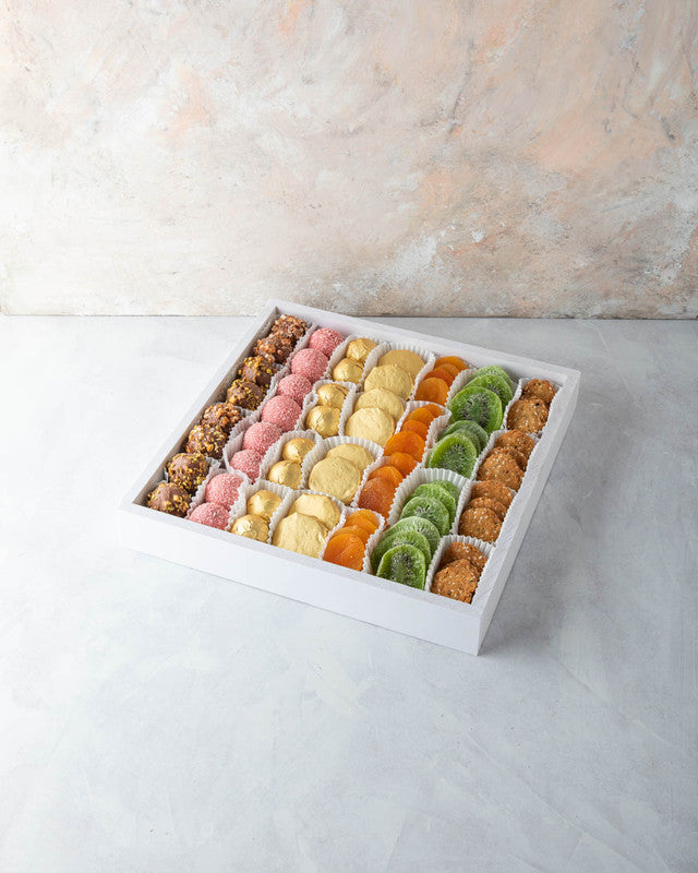 Seven of a kind by NJDNuts, Dates & Dried FruitsYOUR GIFT CONTAINS Content: Truffles 24pcs Chocolate covered Oreo coins 12pcs Dried Apricot 160gms Dried Kiwis 130gms Savory cookies 150gms Flavors: Truffles: Roasted Nuts, Rose & Coconut and Pralines Tray d