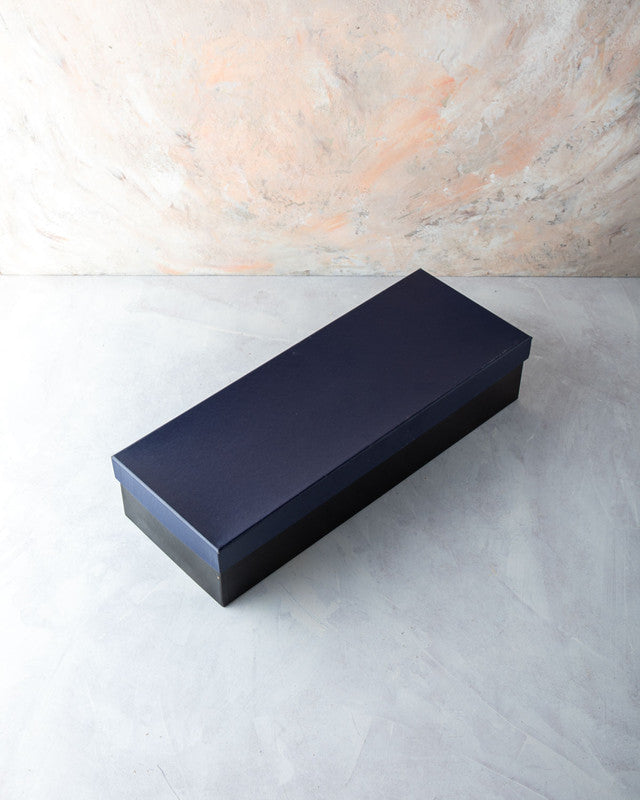 Luxe Collection by NJDChocolate & ConfectioneryYOUR GIFT CONTAINS Content: Assorted Belgian Milk chocolate 18pcs Chocolates covered assorted Dates 11pcs Assorted Truffles 13pcs Flavors Assorted chocolates (Milk) - Nutella, Lotus, Peanut Butter, Pistachio,