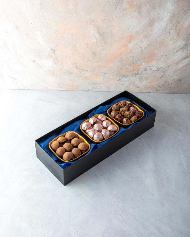 Luxe Collection by NJDChocolate & ConfectioneryYOUR GIFT CONTAINS Content: Assorted Belgian Milk chocolate 18pcs Chocolates covered assorted Dates 11pcs Assorted Truffles 13pcs Flavors Assorted chocolates (Milk) - Nutella, Lotus, Peanut Butter, Pistachio,