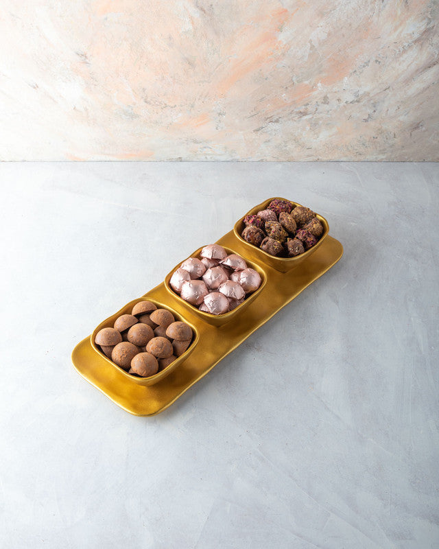 Luxe Collection by NJDChocolate & ConfectioneryYOUR GIFT CONTAINS Content: Assorted Belgian Milk chocolate 18pcs Chocolates covered assorted Dates 11pcs Assorted Truffles 13pcs Flavors Assorted chocolates (Milk) - Nutella, Lotus, Peanut Butter, Pistachio,