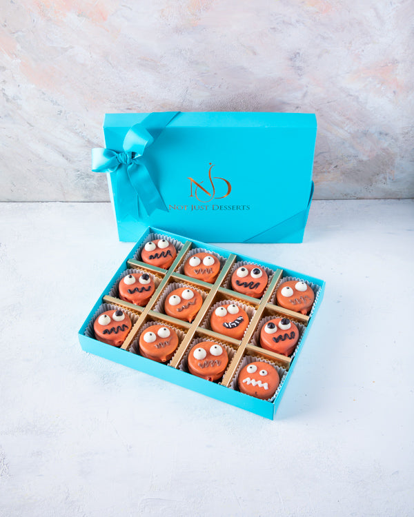 Special Halloween OreosSnacks12pcs Oreos filled with Nutella and pistachio fillings covered with colorful chocolate and designed with melt chocolate Box dimensions: length: 19cm wide: 24cm HANDLING AND STORAGE Keep away from direct heat and sunlight All o