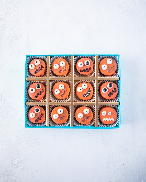 Special Halloween OreosSnacks12pcs Oreos filled with Nutella and pistachio fillings covered with colorful chocolate and designed with melt chocolate Box dimensions: length: 19cm wide: 24cm HANDLING AND STORAGE Keep away from direct heat and sunlight All o