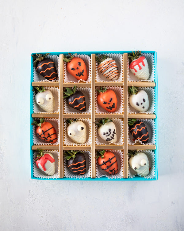 Spooky StrawberryChocolate & Confectionery16pcs dressed-up strawberries are dipped in colored chocolate and Dark chocolate. Hand designed, decorated with edible glitter Box dimensions: length: 24cm wide: 24cm HANDLING AND STORAGE Keep away from direct hea