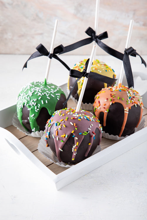 Trick or Treat ApplesChocolate & Confectionery4 dress up traditional caramel apples with colorful chocolate dripping makes an eye-catching Halloween treat. Tray dimensions: length: 19cm wide: 24cm HANDLING AND STORAGE Keep away from direct heat and sunlig