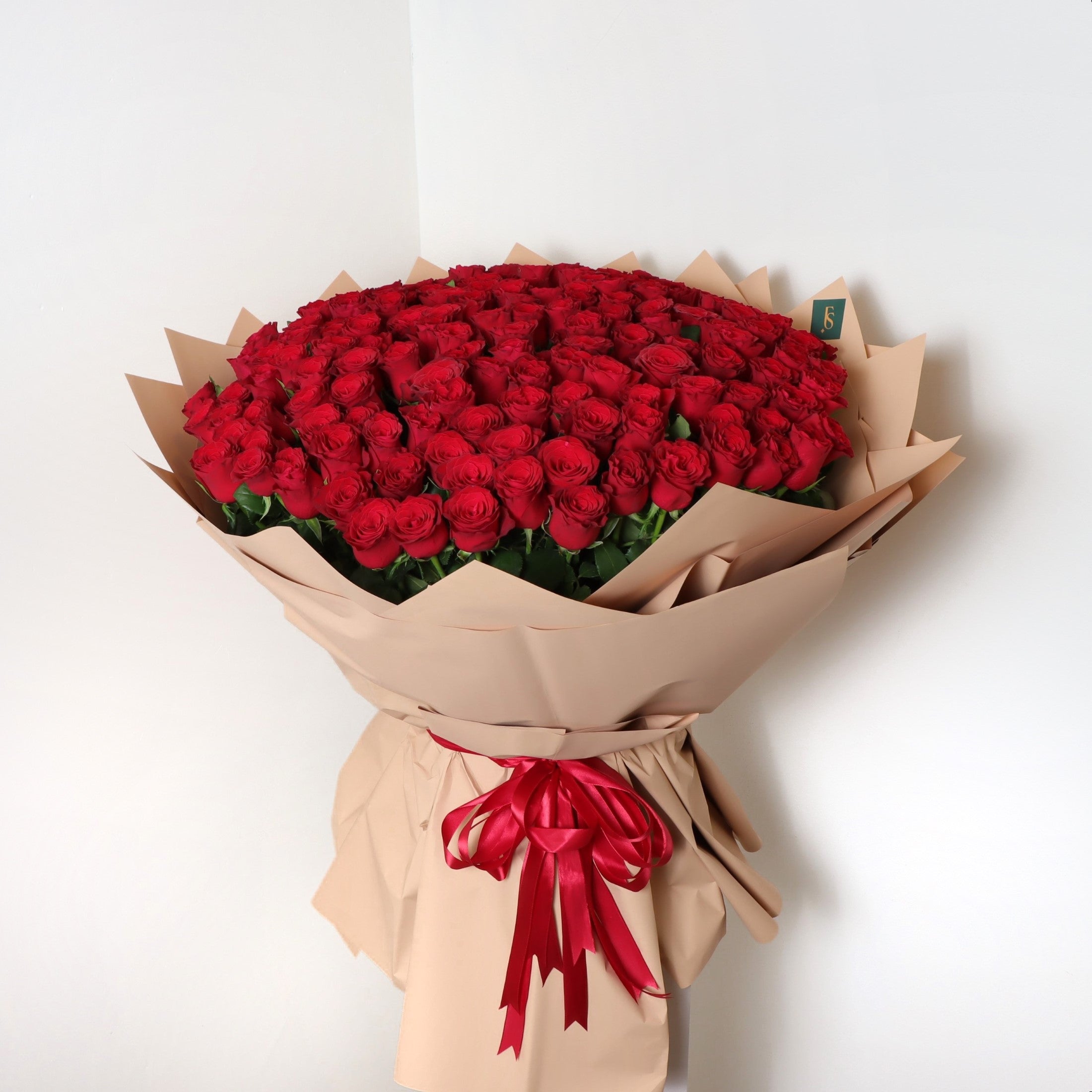 150 Red Roses BouquetFlowersSame-day delivery Treat yourself or a special someone to 150 luxurious red roses a stunning bouquet of beauty and love. Ready to impress and make your loved one smile, this romantic bouquet of red roses will fill the air with i