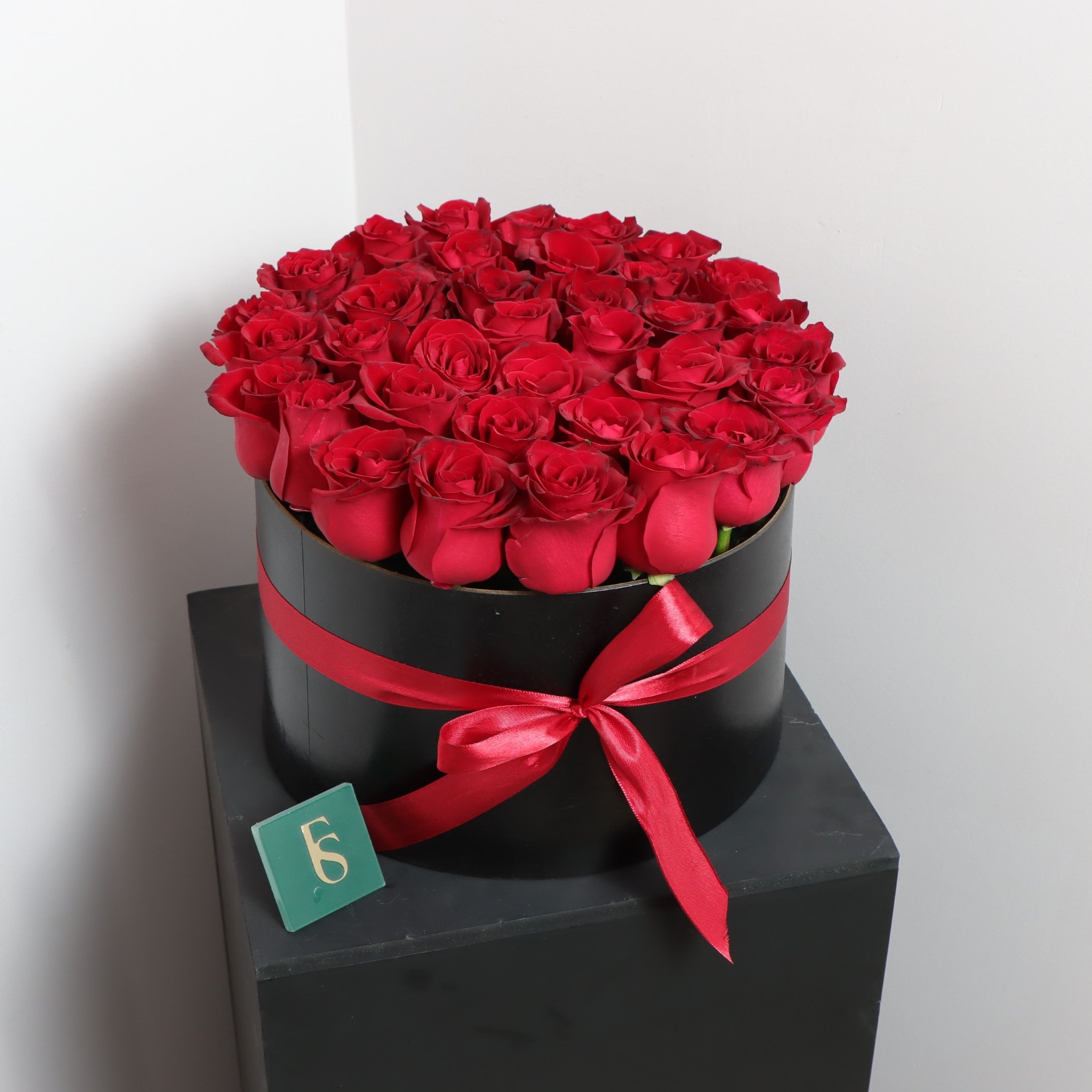 Valentine Red Roses BoxFlowersSame-day delivery Our Valentine Red Roses Box is the perfect gift for your loved one. Each box contains a dozen fresh, vibrant red roses that symbolize love and passion. With our box, you can express your love in a classic an