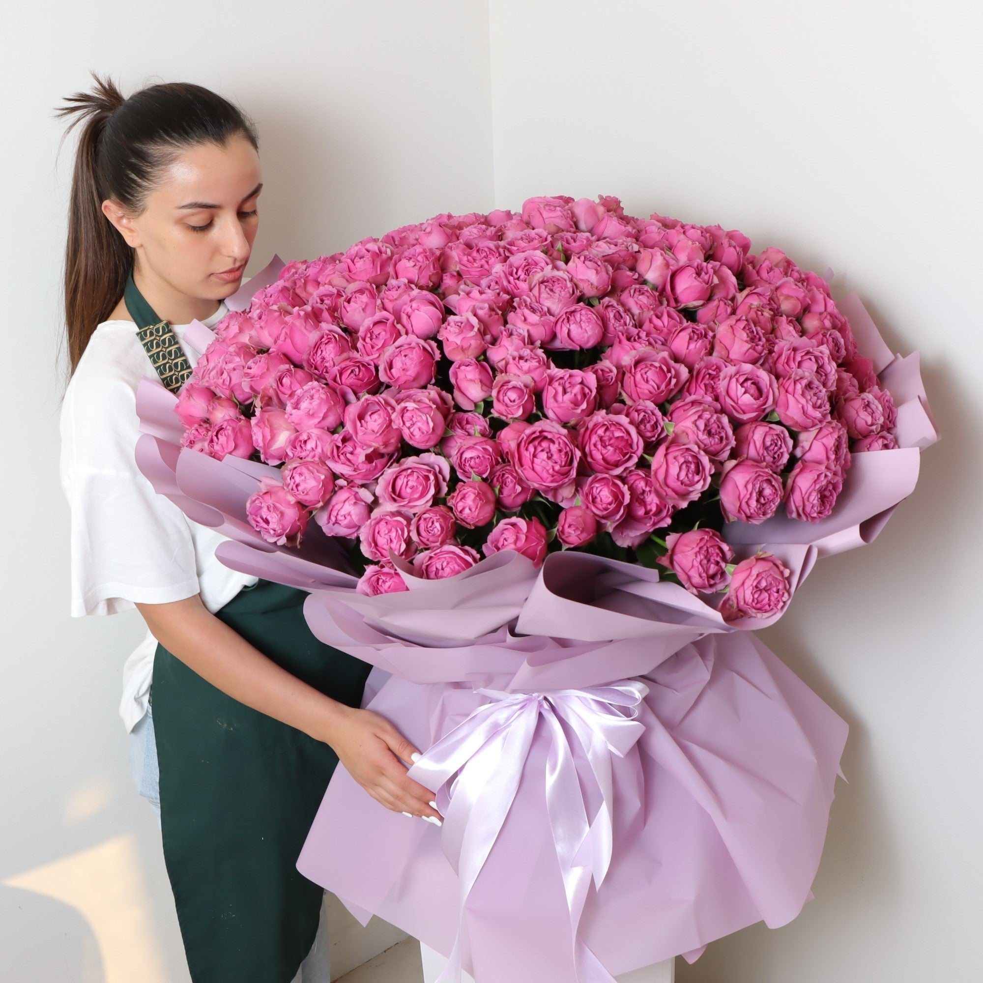 Peony Juleitta Roses BouquetFlowersSame-day delivery Experience the timeless beauty of our Peony Juleitta Roses Bouquet. Handpicked and arranged with care, each bouquet boasts delicate and vibrant peony blooms that are perfect for any occasion. Enjoy 100%
