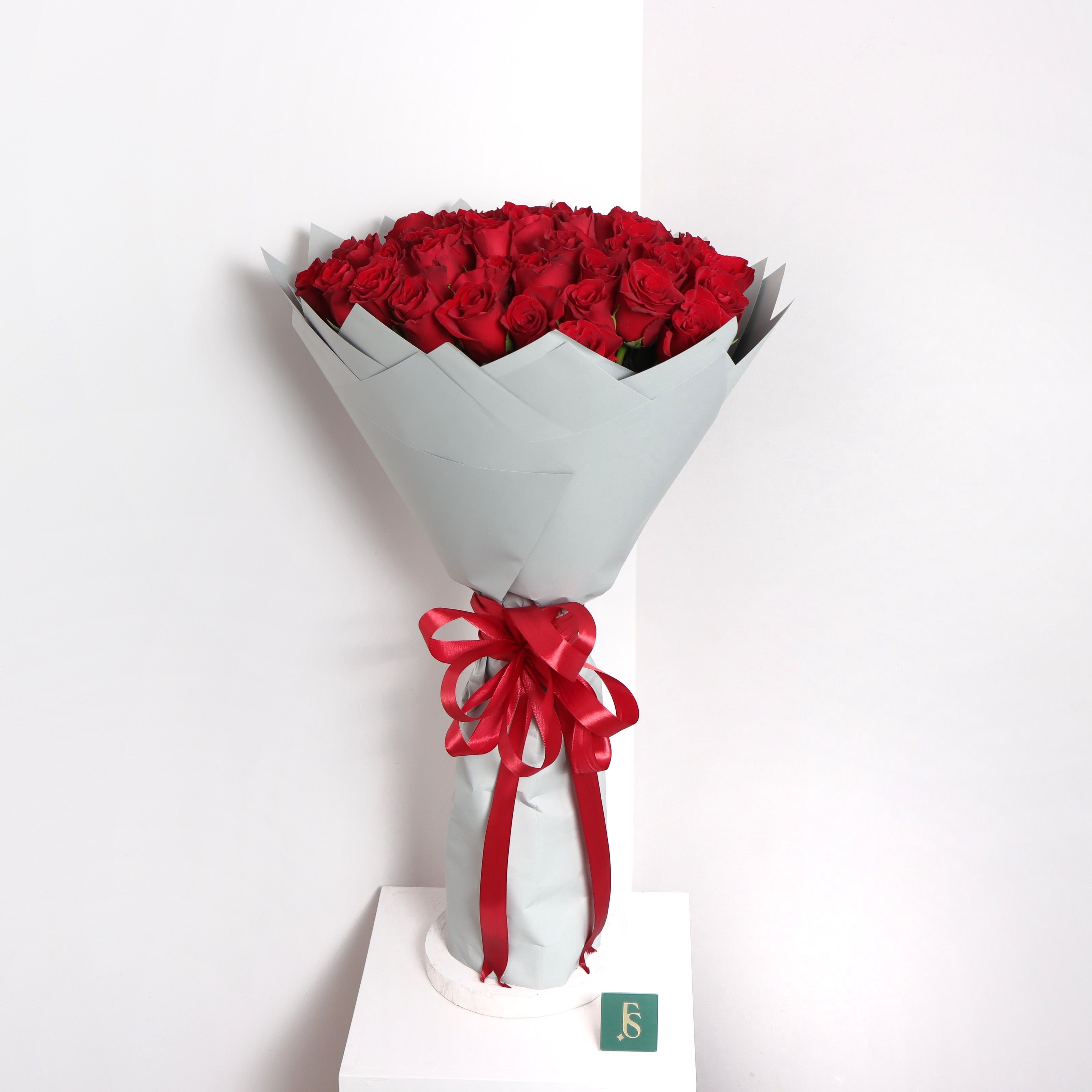Rouge EleganceFlowersSame-day delivery Treat yourself or a special someone to a stunning bouquet of beauty and love. Ready to impress and make your loved one smile, this romantic bouquet will fill the air with its natural fragrance. Make your grand gestur