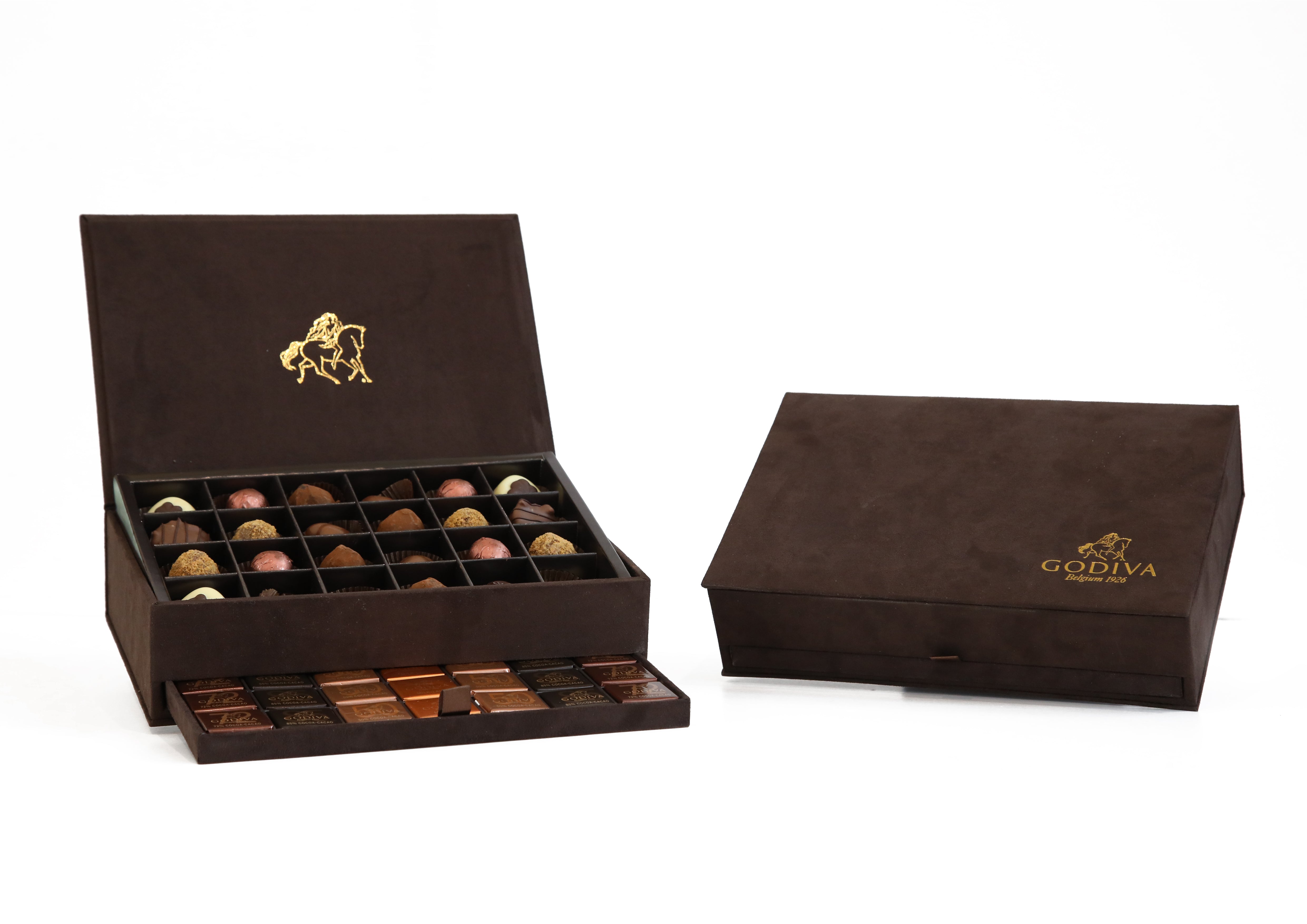 Godiva Large Royal CoffretChocolate & ConfectioneryThe finest of GODIVA's chocolates have been selected in these editions. The delicious recipes made with the finest ingredients reflect GODIVA's Chefs Chocolatier strong know-how. Discover smooth ganaches