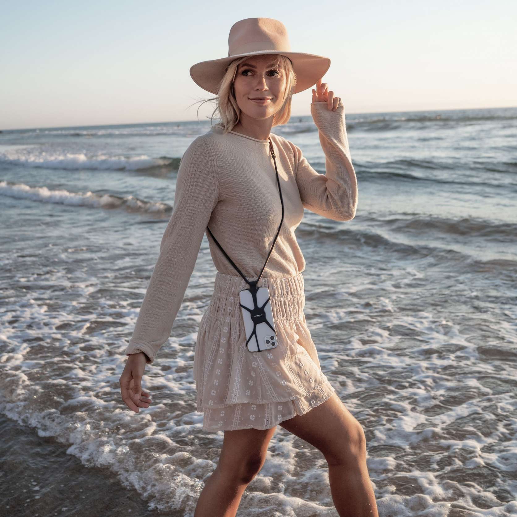 Vonmahlen Infinity All Phones StrapMobile AccessoriesInfinity is Vonmahlens universal phone strap. It's compatible with all popular phone models and attaches in just seconds, even when using a phone case. Infinity combines elegance and functionality: The