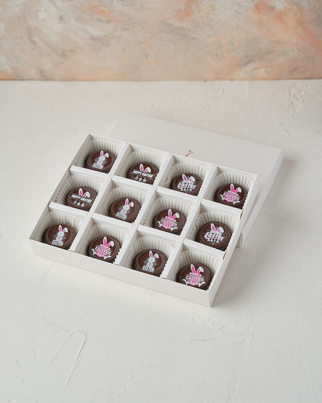 Easter OreosChocolate & ConfectioneryYour Gift Contains: • 12 Easter theme Dark chocolate covered Oreos • Box Size: 24x18x3.5cm Handling and Storage • Keep away from direct heat and sunlight • Best stored between 8-15 °C • Suitable for vegetarians • Not s