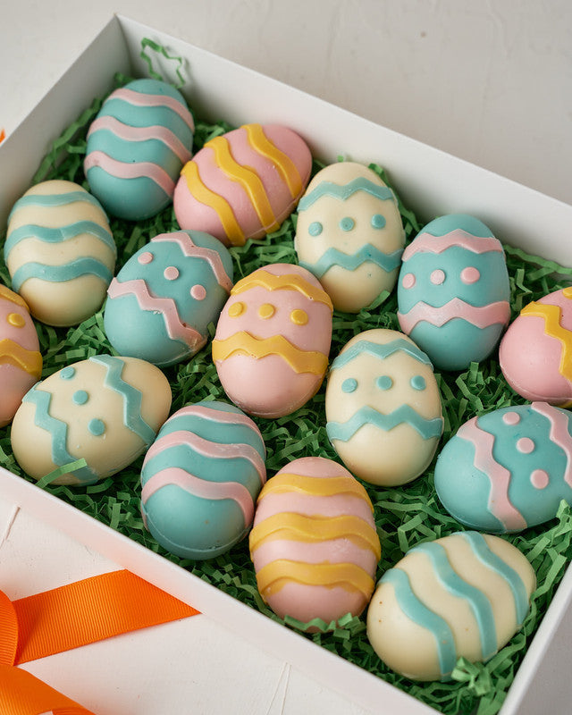 15 Easter eggs boxChocolate & ConfectioneryYour Gift Contains: • 15 assorted, hand designed chocolate Eggs • Weight: 1000 grams approx., Weight of each egg: 65 grams approx. • Box Size: 20.5x28.5x9.5xm Handling and Storage • Keep away from direct heat and
