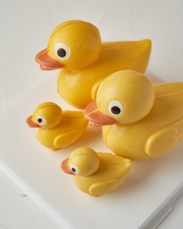 Chocolate DuckChocolate & ConfectioneryYour Gift Contains: • Edible Duck family made with colored and milk chocolate • Chocolate Weight: 510 grams approx. • Duckling size: 6×4.5×7.5cm • Duck size: 11.2x8x13.6cm • Box Size: 23.5x23.5x15 Handling and Storag