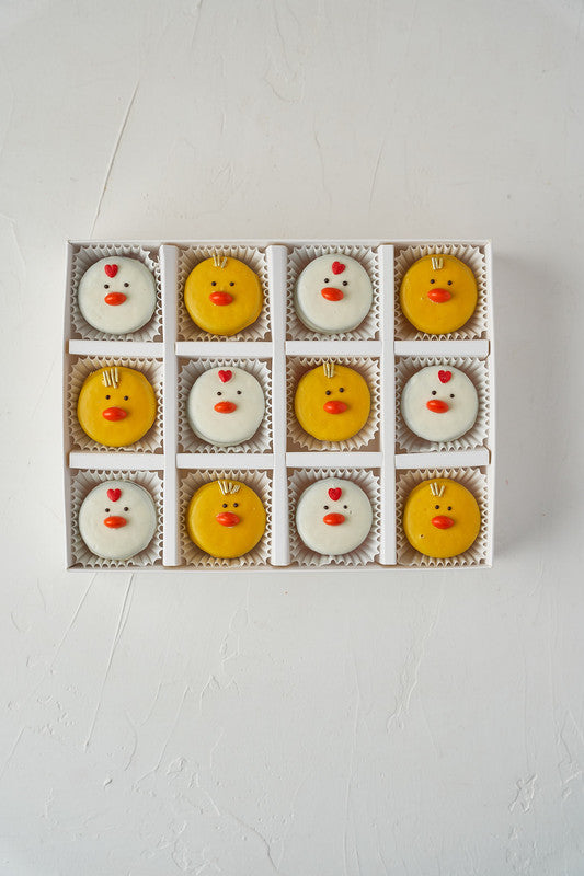 Easter Oreo ChicksChocolate & ConfectioneryYour Gift Contains: • 12 White and colored chocolate covered Oreos designed as chicks • Box Size: 24x18x3.5cm Handling and Storage • Keep away from direct heat and sunlight • Best stored between 8-15 °C • Suitabl