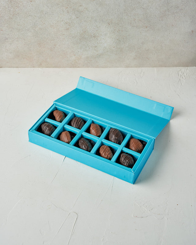 Small Milk and Dark Chocolate Dates by NJDChocolate & ConfectioneryYour Gift Contains: • 5 pure, rich Belgian Milk chocolate covered Majdoul dates • 5 pure, rich Belgian Dark chocolate covered Majdoul dates • Box Size: LxBxH: 28.5x12x4cm Handling and Stor