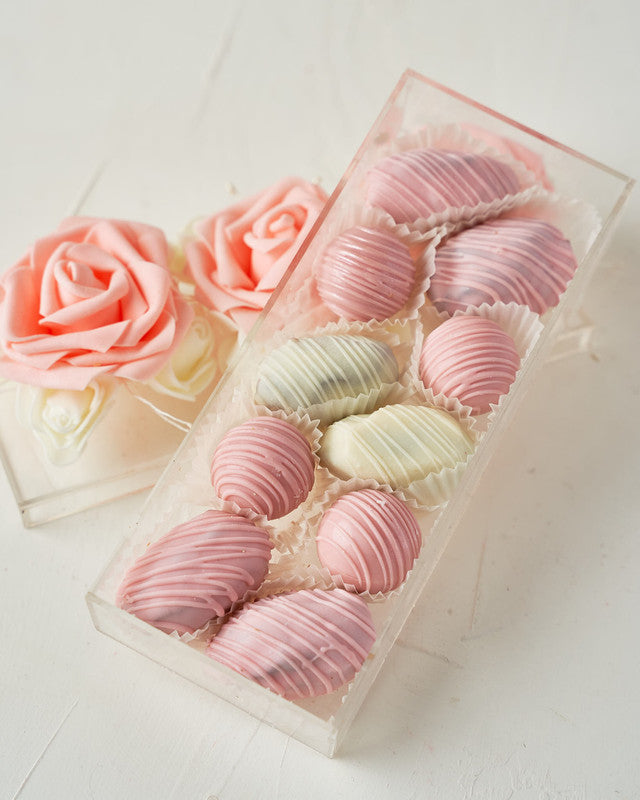 EID Gift Box by NJDChocolate & ConfectioneryYour Gift Contains: • 6 pieces chocolate covered Majdoul dates • 4 pieces Ruby chocolate assorted truffles • Box Size: LxBxH: 19.5x8x4cm Handling and Storage • Keep away from direct heat and sunlight • Best stor