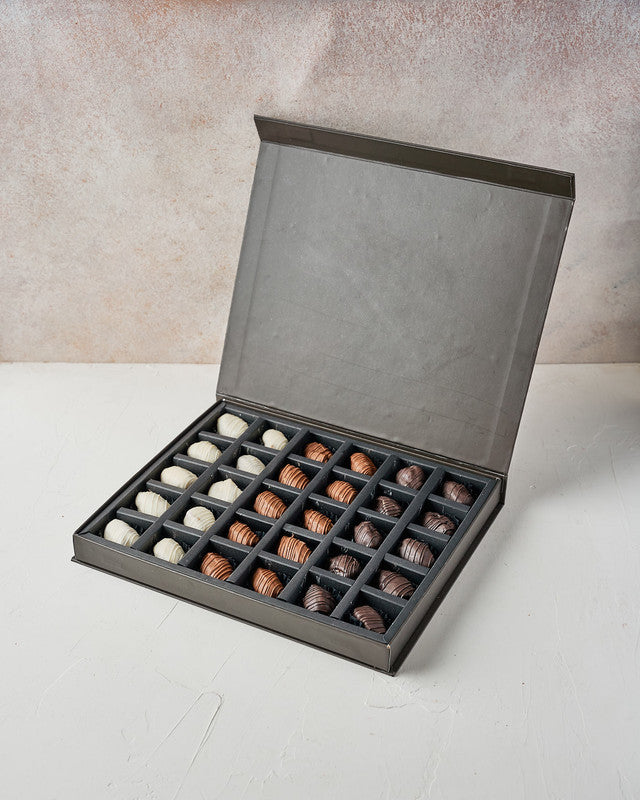30pcs Chocolate Covered DatesChocolate & ConfectioneryYour Gift Contains: • 10 White chocolates covered Majdoul dates • 10 Milk chocolates covered Majdoul dates • 10 Dark chocolates covered Majdoul dates • Box Size: LxBxH: 32x25.5x3cm Handling and Storage