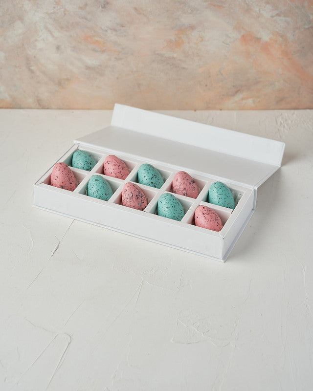 10 Pink and Blue Easter EggsChocolate & ConfectioneryYour Gift Contains: • 10 pink and blue Belgian milk. colored and dark chocolate • Weight: 250 grams approx. • Box Size: 12x28x4cm Handling and Storage • Keep away from direct heat and sunlight • Best st