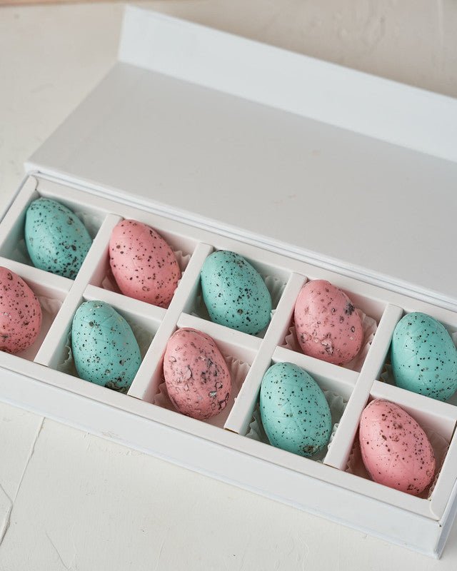 10 Pink and Blue Easter EggsChocolate & ConfectioneryYour Gift Contains: • 10 pink and blue Belgian milk. colored and dark chocolate • Weight: 250 grams approx. • Box Size: 12x28x4cm Handling and Storage • Keep away from direct heat and sunlight • Best st