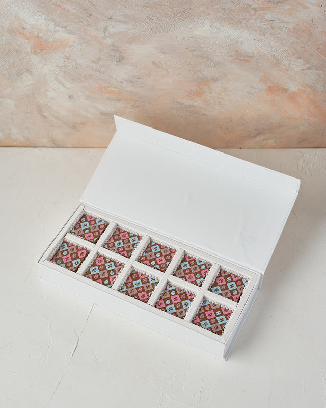 10 Easter Theme ChocolatesChocolate & ConfectioneryYour Gift Contains: • Belgian Milk chocolate in Easter theme • Flavor: Hazelnut and Biscoff • Weight of the chocolate: 180gms • Box Size: 12x28.5x4cm Handling and Storage • Keep away from direct heat and